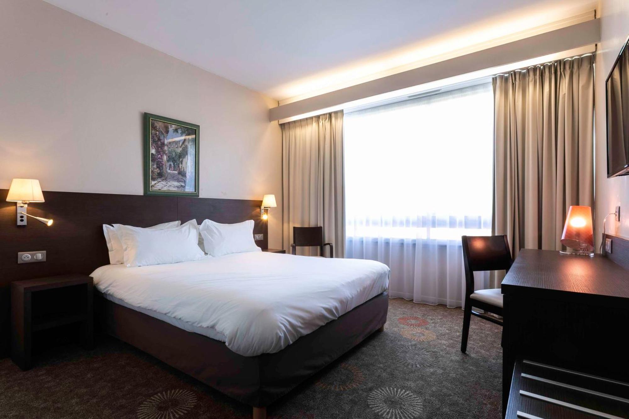 Best Western Sevan Parc Hotel Pertuis Εξωτερικό φωτογραφία