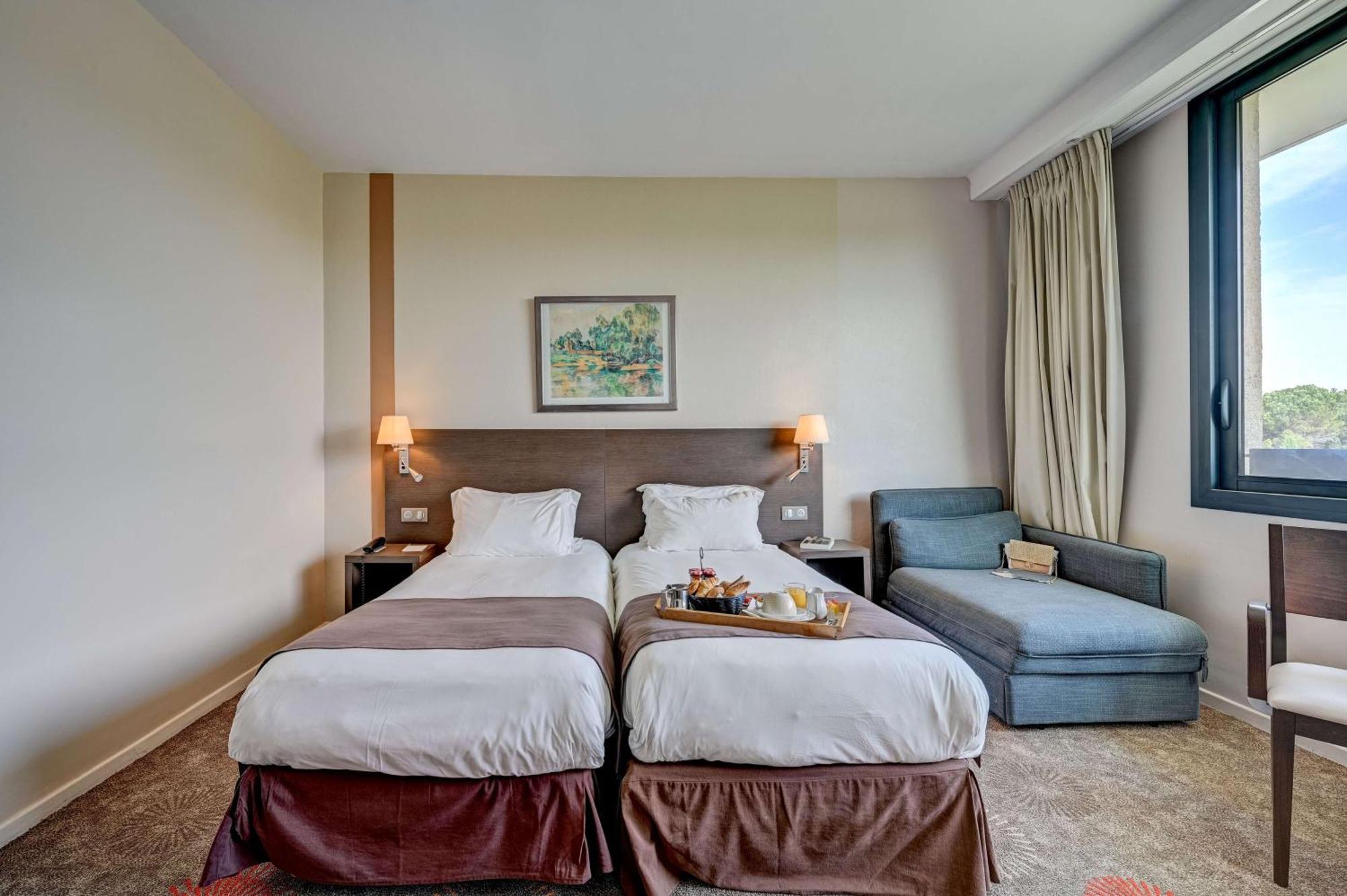 Best Western Sevan Parc Hotel Pertuis Εξωτερικό φωτογραφία